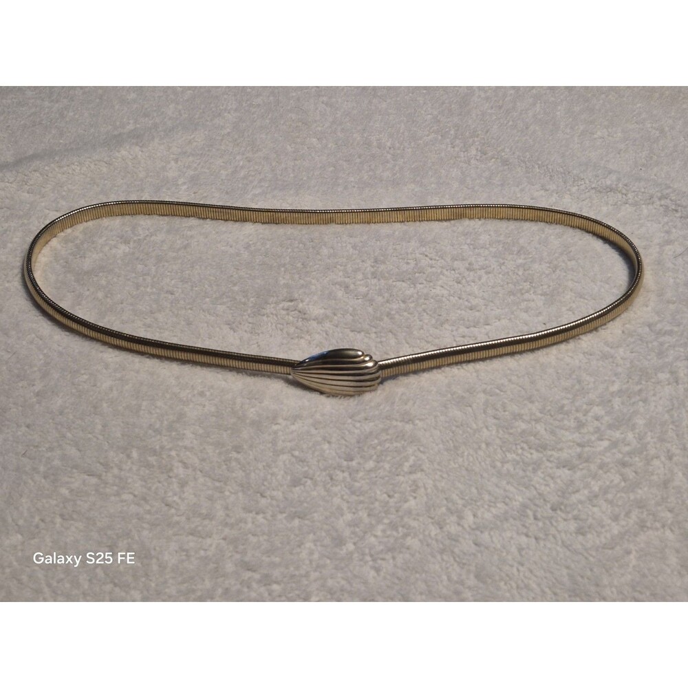 Vintage Gold Tone Metal Flexible Link Belt with Seashell Buckle